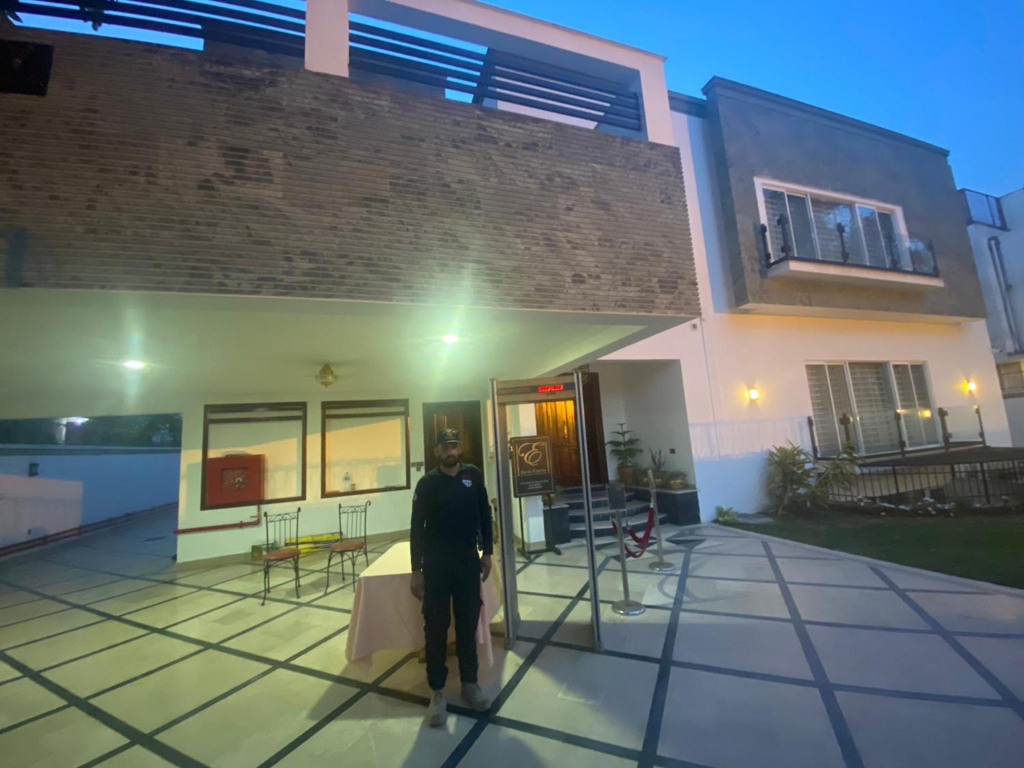 Envoy Express Hotel Islamabad Exterior photo